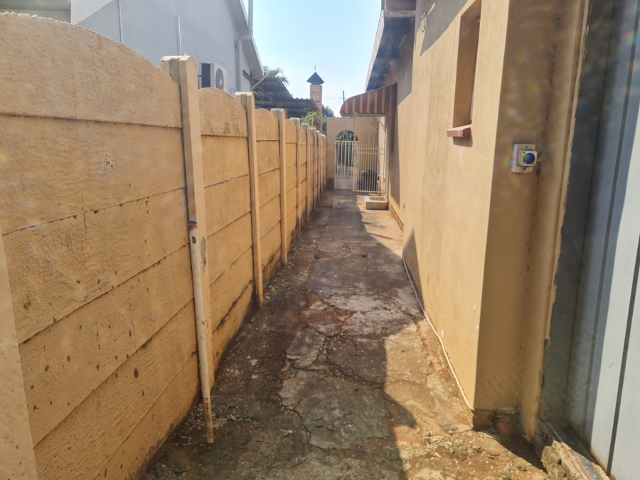 6 Bedroom Property for Sale in Protea Park North West